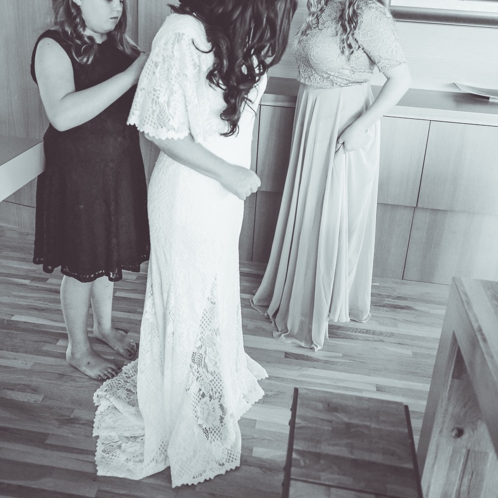 Anthropologie White Lace Bridal Gown with Flutter Sleeves - Picture 8 of 8